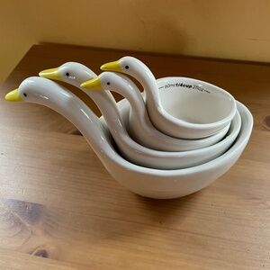 ANTHROPOLOGIE BISCUIT SET OF 4 GOOSE/DUCK MEASURING CUPS NESTING